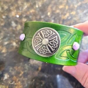 𝅺LEATHER Celtic Bracelet, Cuff